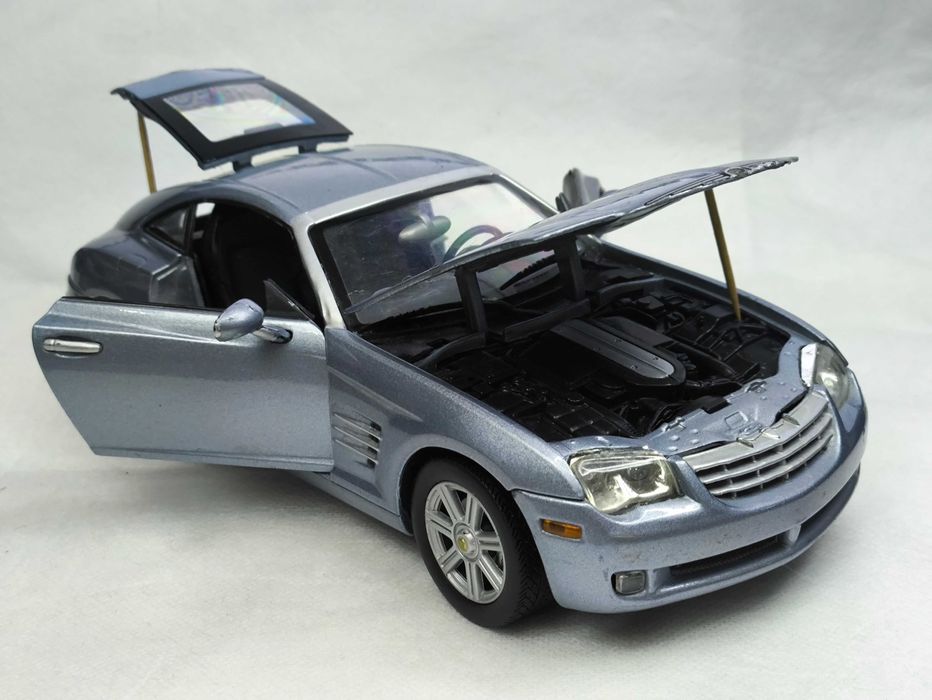 Модель Chrysler Crossfire 1/18 Motormax