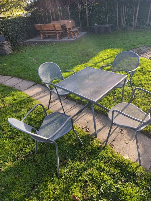 Sprzedam stół i krzesła metalowe