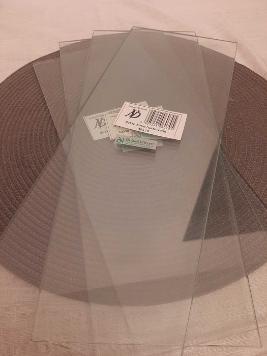 Nowe półki szklane.