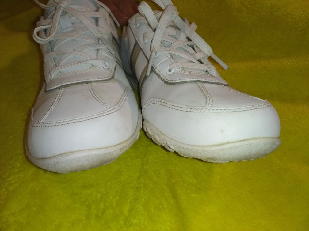 Кроссовки белые кожаные 41 26 см skechers