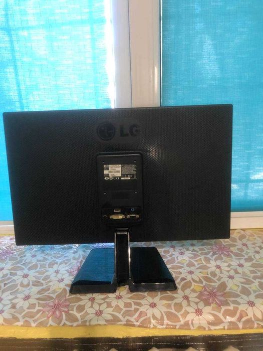 Монитор 23" LG IPS234V-PN На запчастини