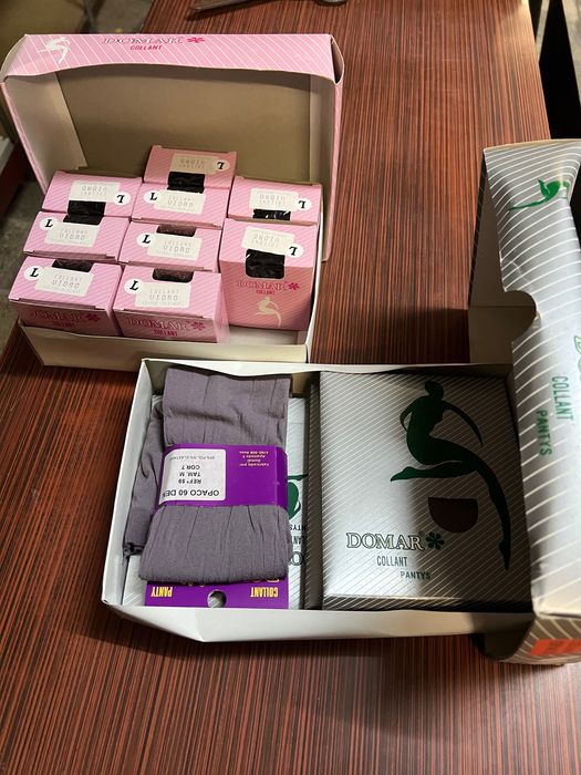 Tecidos, botões, linhas, roupa, lãs, meias de vidro e collants, fechos