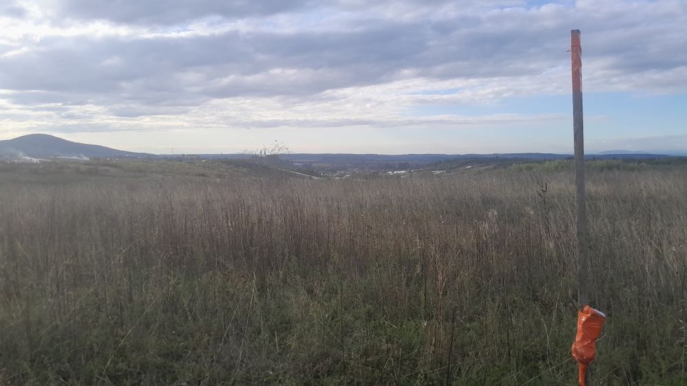 Продам земельну ділянку 16 соток в селі Великі Комяти біля  вишки .