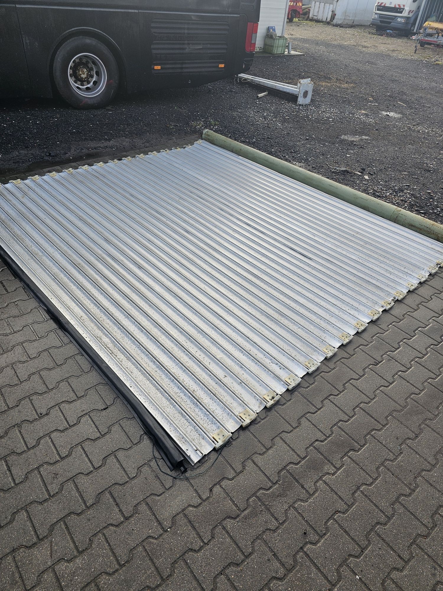 elektryczna brama rolowana aluminiowa roleta przemyslowa 360x320cm