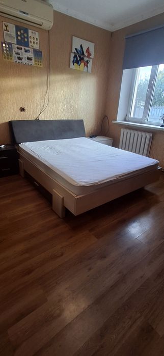 Двоспальне ліжко