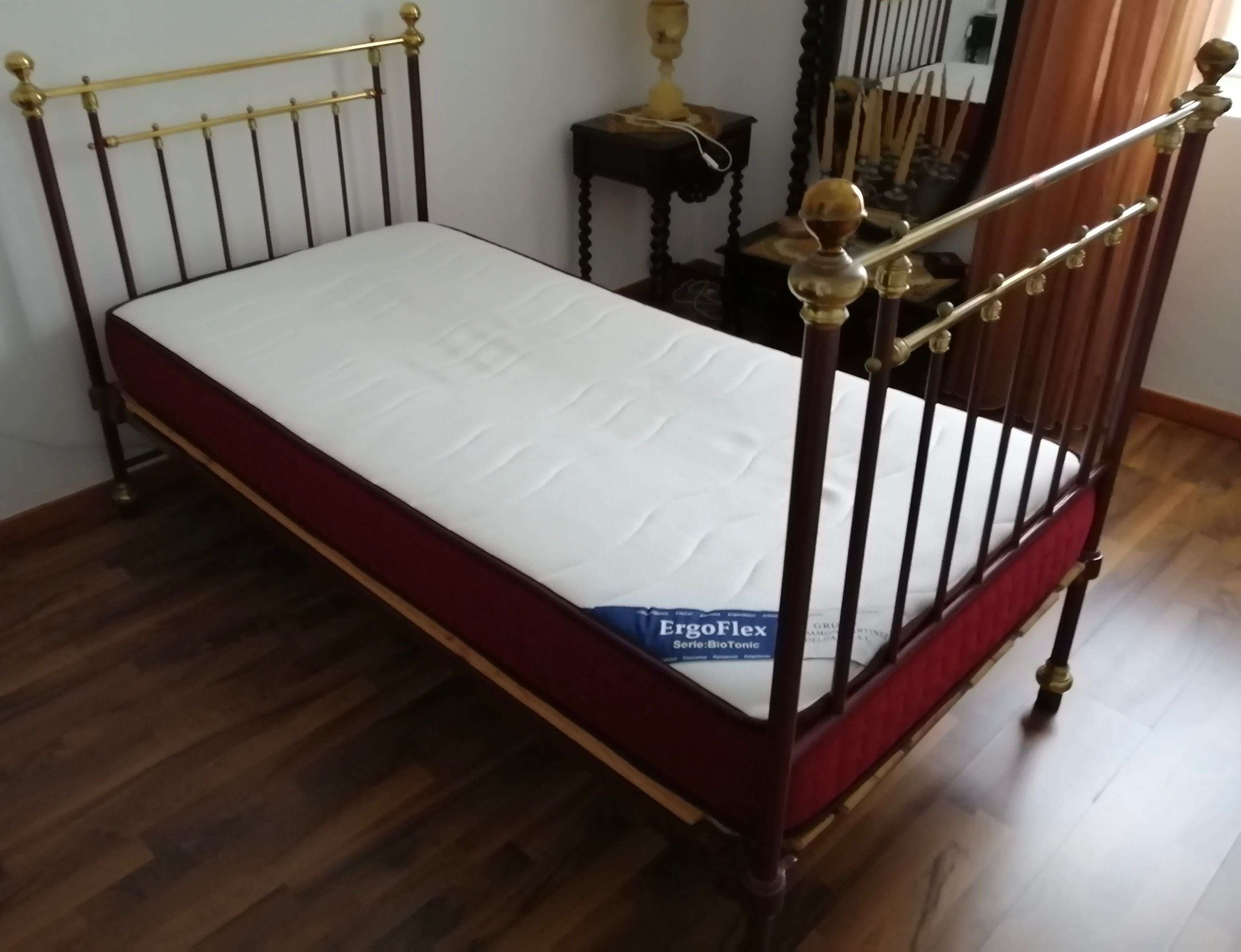 cama completa com estrado e colchão estado novo