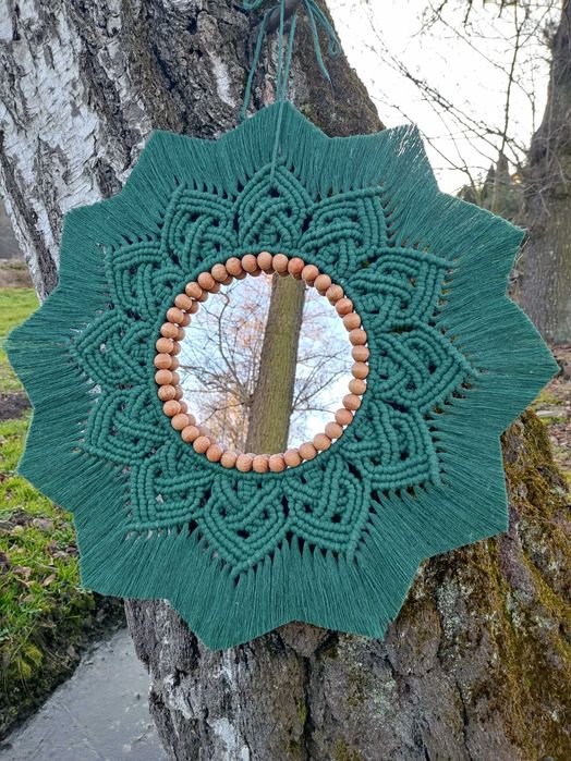 Lustro Boho w kolorze butelkowej zieleni