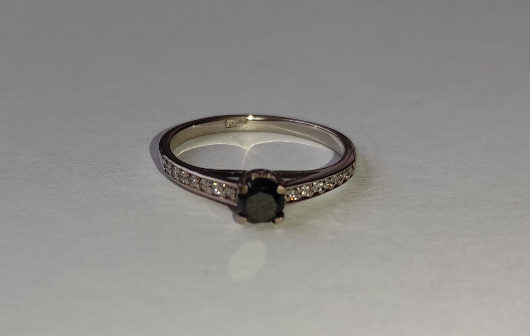 Женское золотое кольцо с черным и белыми бриллиантами 0,66 карат NEW