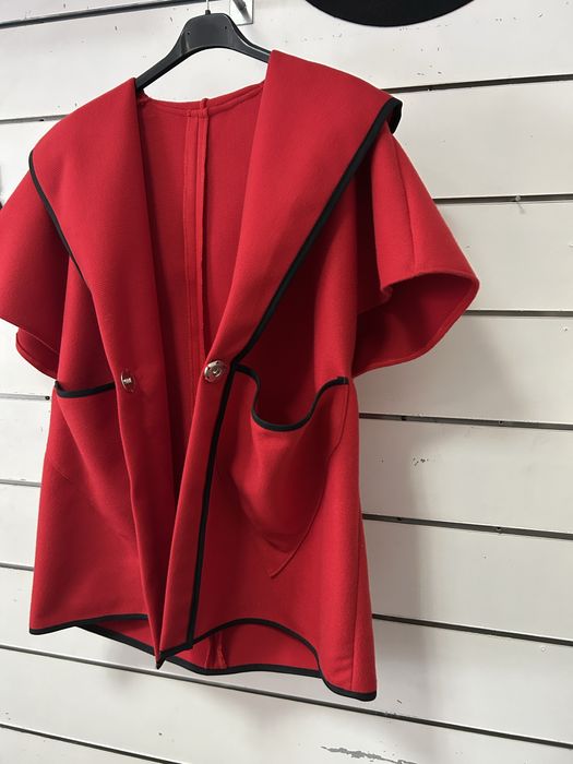 Poncho vermelho novo