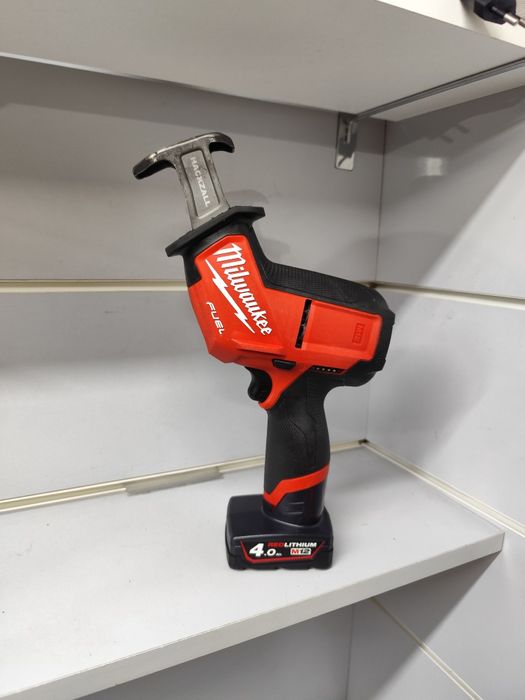 Milwaukee M12 CHZ  Fuel    шабельна пилка Мілвоке сабельная