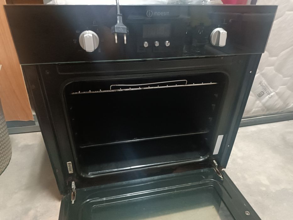 Forno Indesit de encastrar