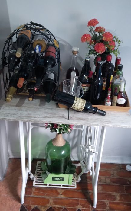 Mesa de apoio totalmente restaurada.