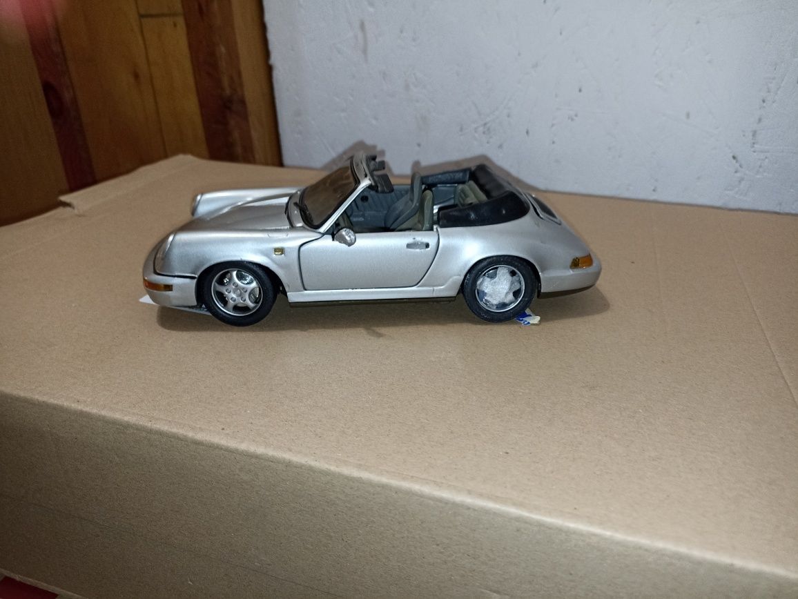 Model Porsche 911 Carrera 4 Anson 1:18