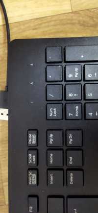 Клавіатура офісна hp вживана вона ціла все працює.