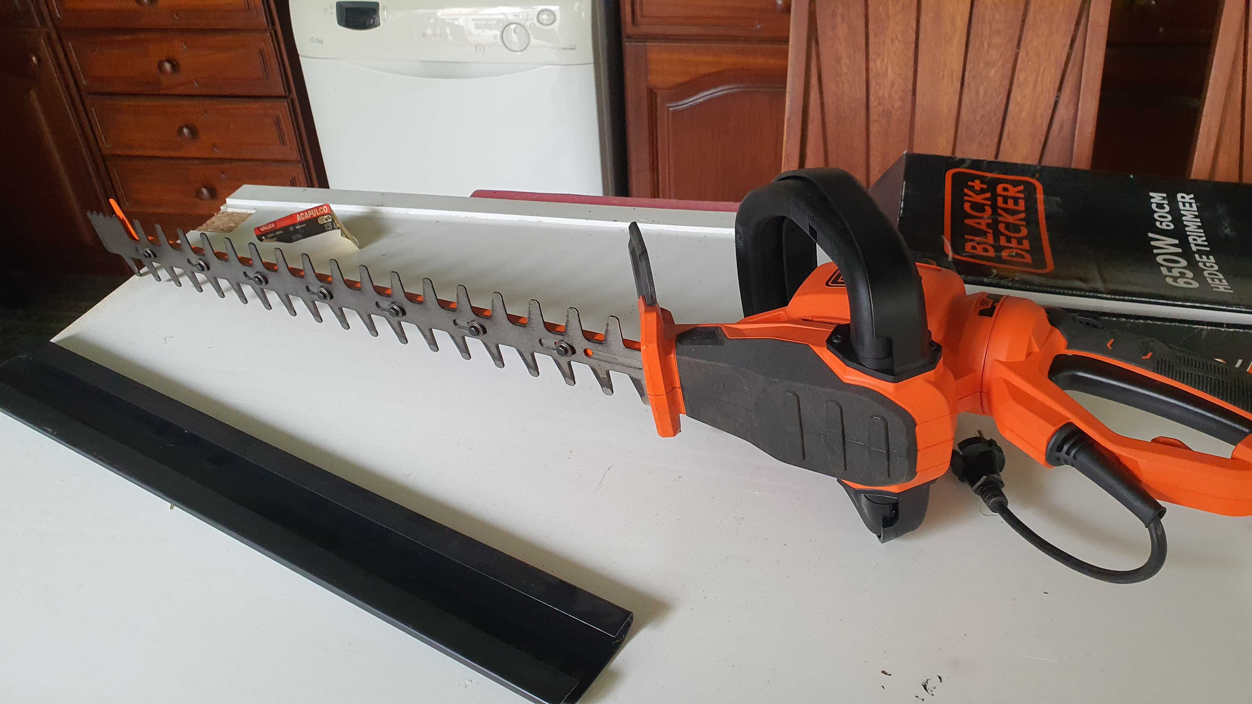 Corta Sebes Black & Decker BEHTS551 650w 60 cm Lâminas como novo