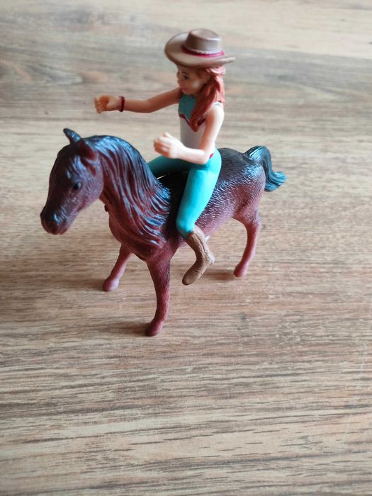 Jeździec ruchome ręce