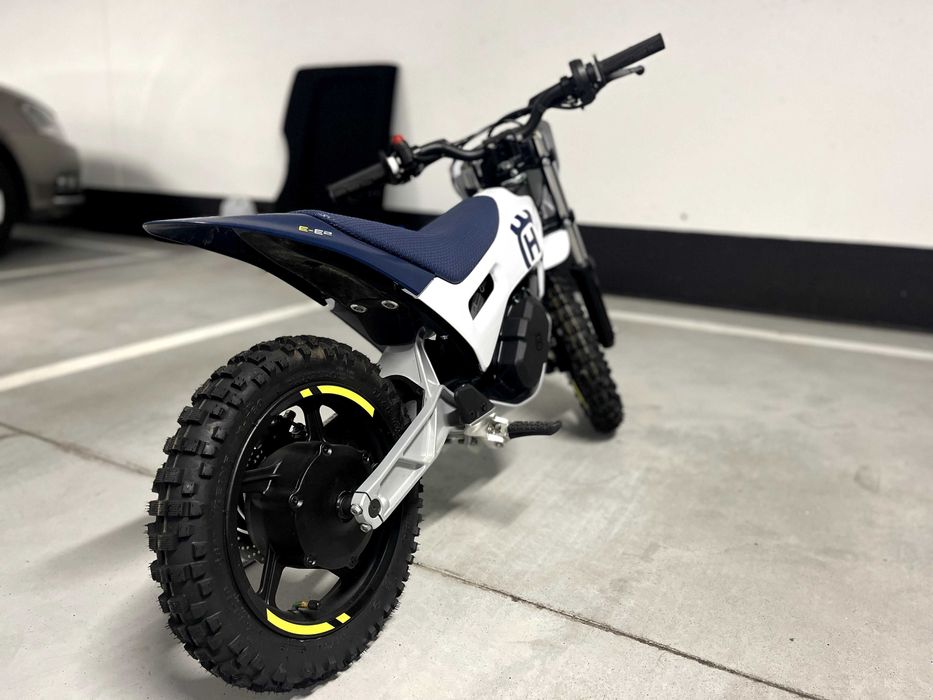 Husqvarna EE 2 – elektryczny motocykl dla dzieci (3–8 lat)
