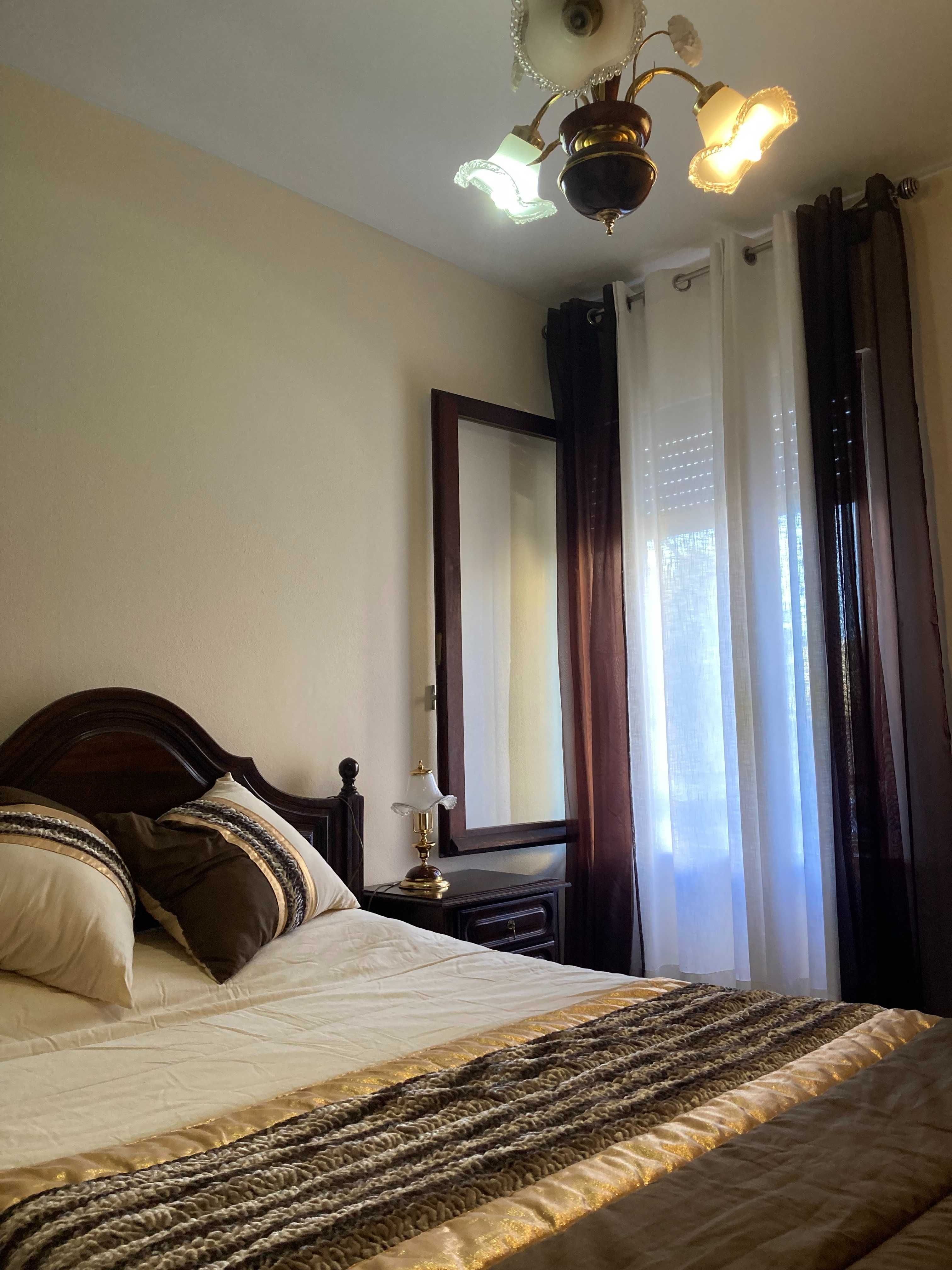 Quarto a menina estudante ou trabalhadora