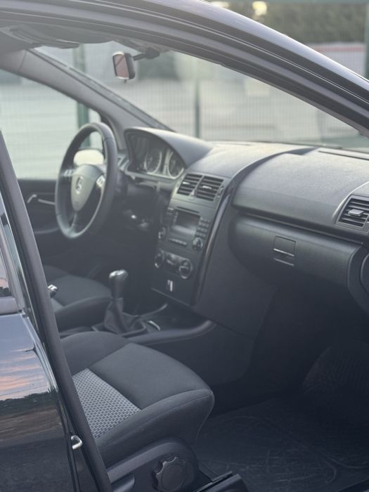 Mercedes A180D para venda em excelente estado de conservação