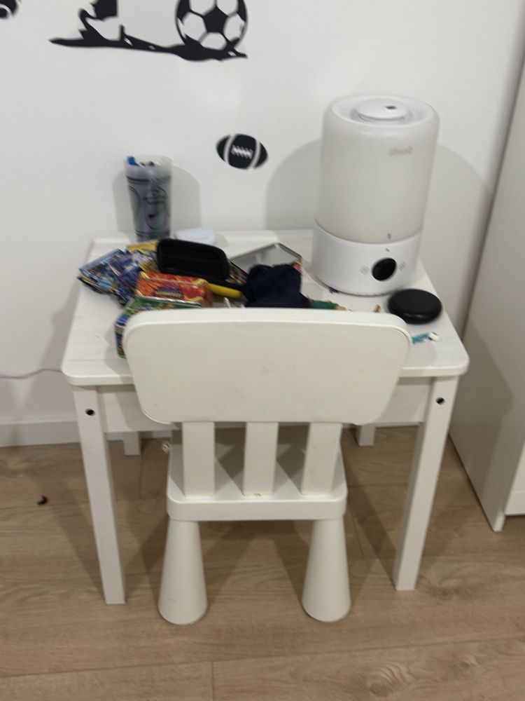 Vendo mesa e cadeira de criança ikea Sundvik