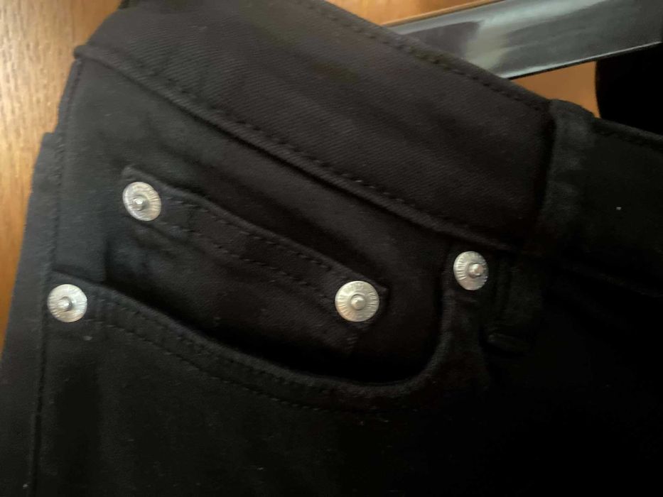 НОВІ чорні вузькі джинси на 42-48розм.