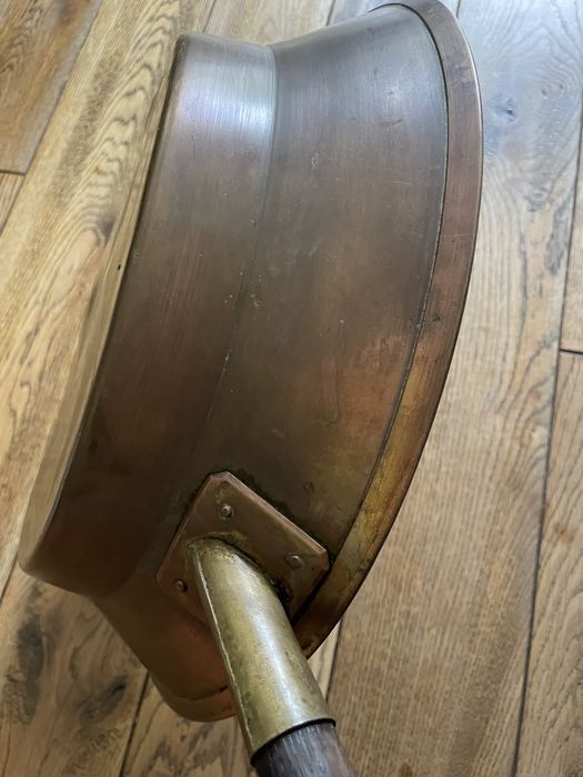 Stara duża mosiężna patelnia do smażenia konfitur