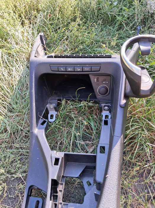 Tunel Podłokietnik BMW X1 E84