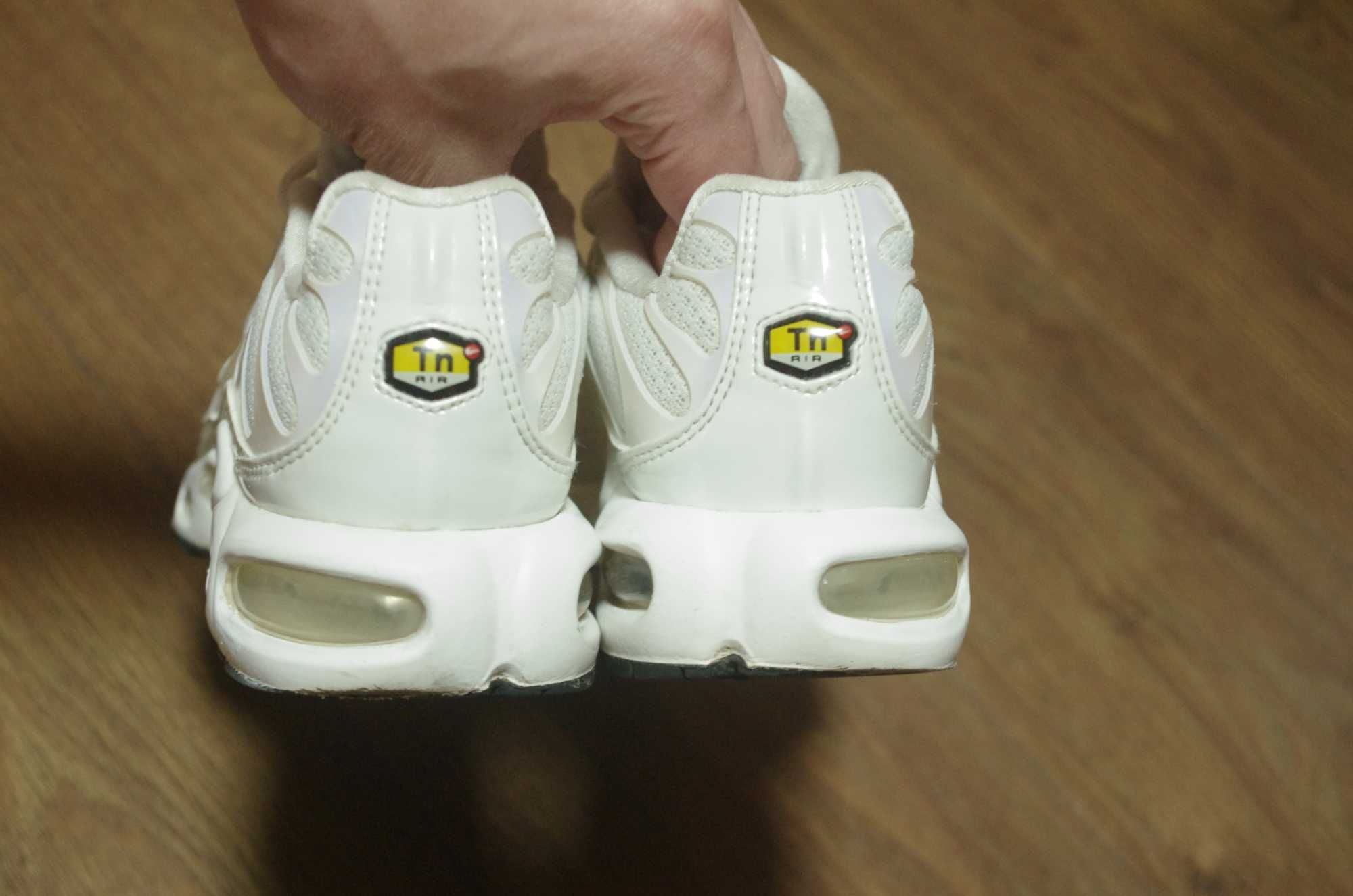 Кроссовки Nike Air Max Plus Premium white 38.5 розмір стан дуже гарний