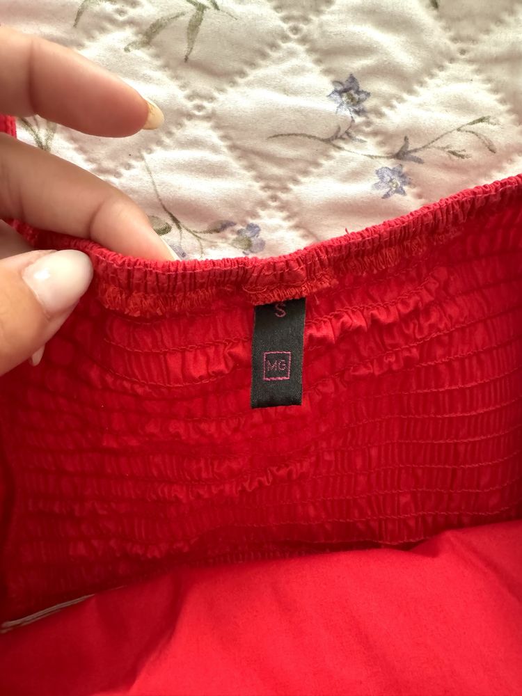 Vestido Vermelho com Decote Quadrado