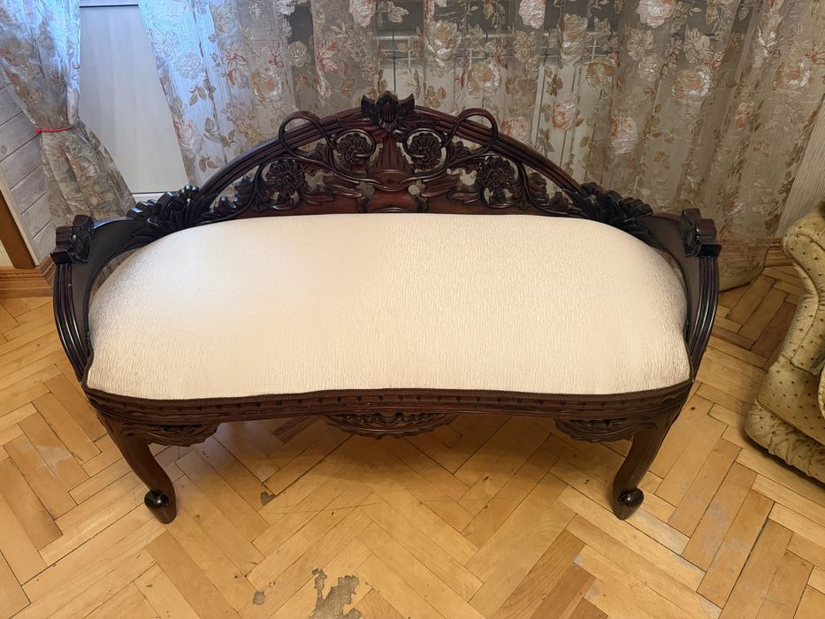 Продам банкетку стан гарний вигляд красивий виріб з натурального дерев
