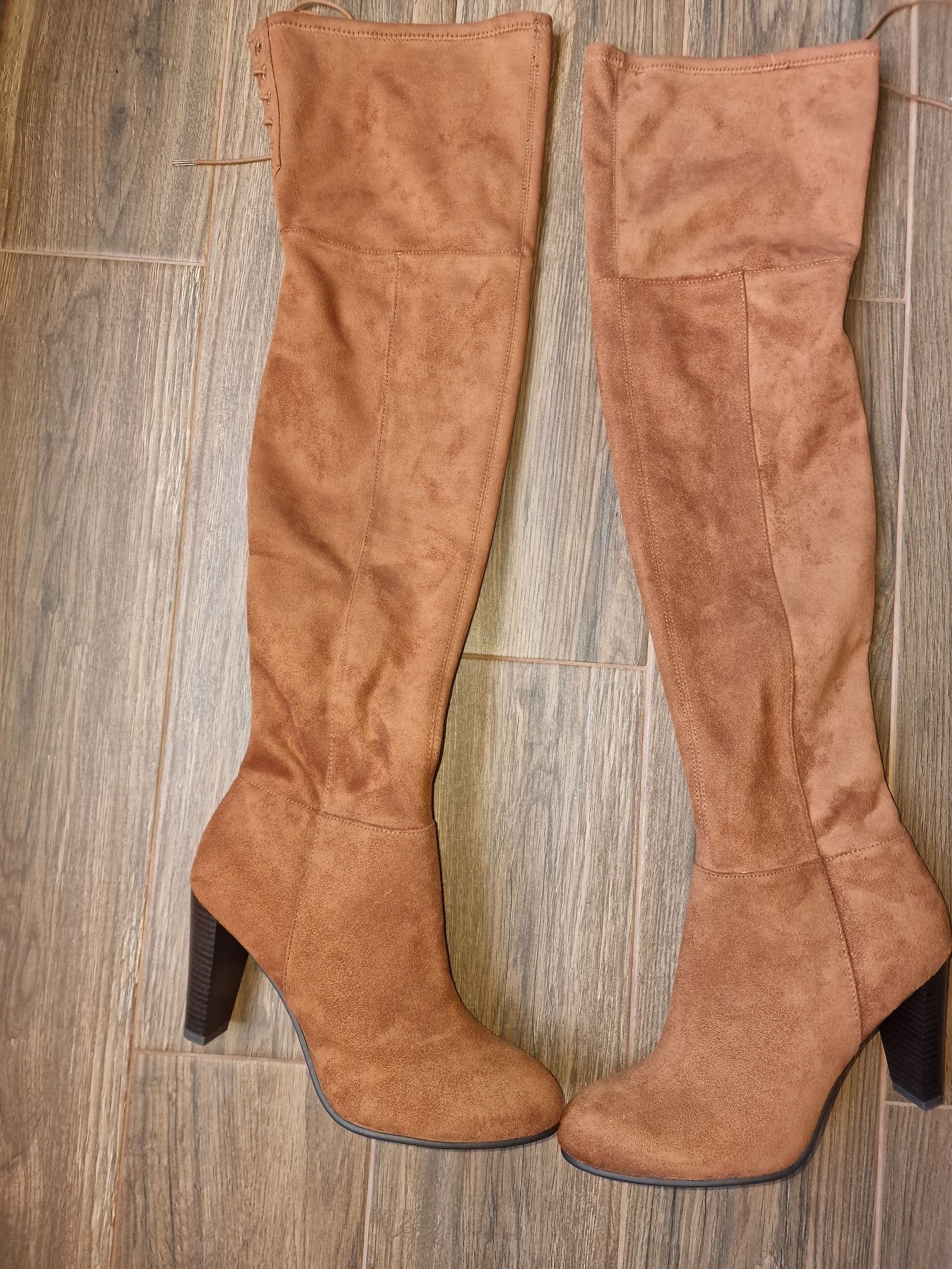 Botas cano alto camurça, tamanho 39