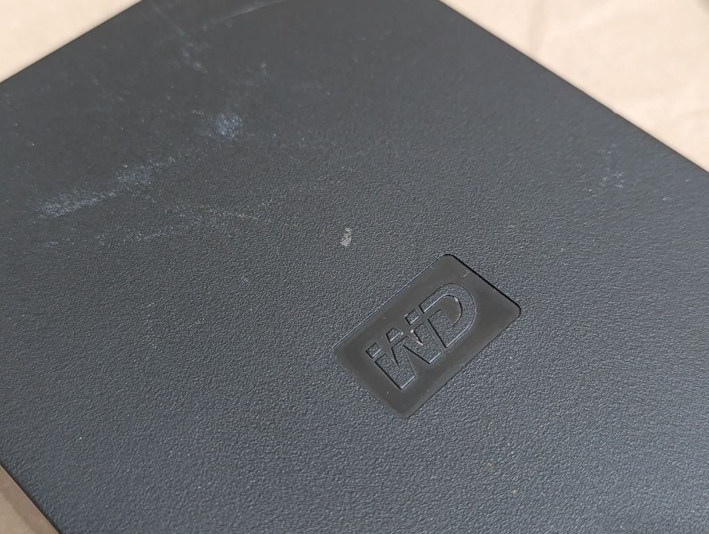 Зовнішній жорсткий диск HDD 1TB Western Digital WDBAAU0010HBK-01 USB 2