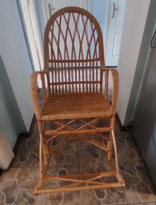 Плетене крісло качалка гойдалка ротанг плетеное кресло з лози