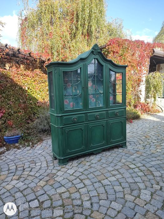 Rezerwacja Witryna angielska, biblioteka, kredens jak z bajki