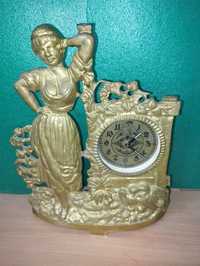 Zegar kominkowy  stojący mosiężny kobieta