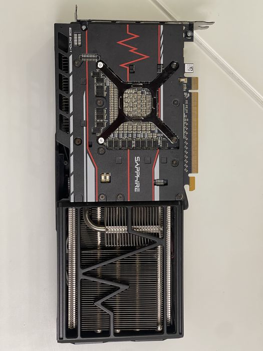 Продаю видеокарту Sapphire PULSE RX VEGA 56 с 8 ГБ