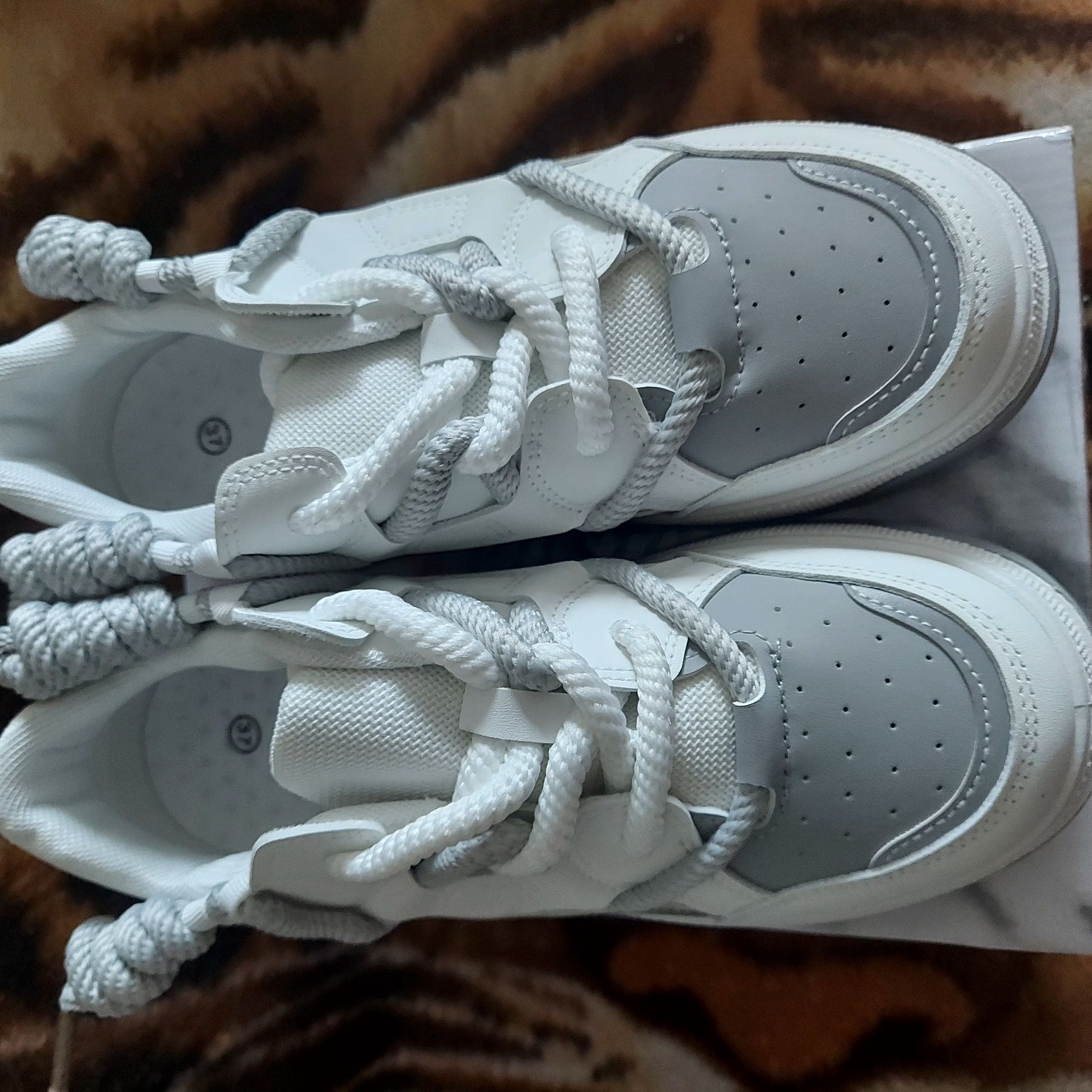 Nowe adidasy damskie 39