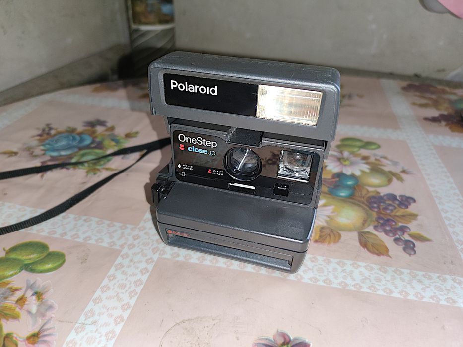 Polaroid 636 OneStep CloseUp на кассетах типа Polaroid 600