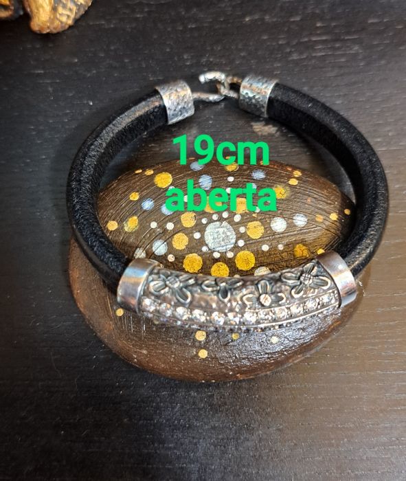 Colar fio  e pulseira em prata contrastada.