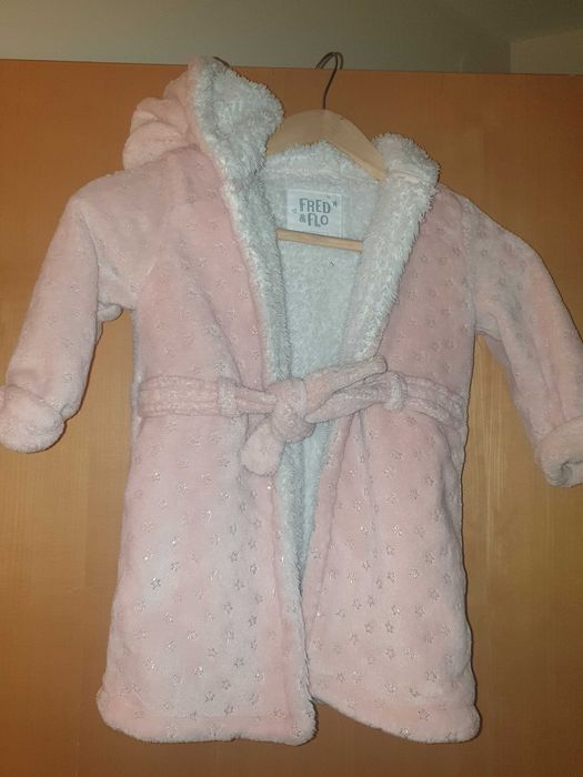 Szlafroczek różowy w złote gwiazdki