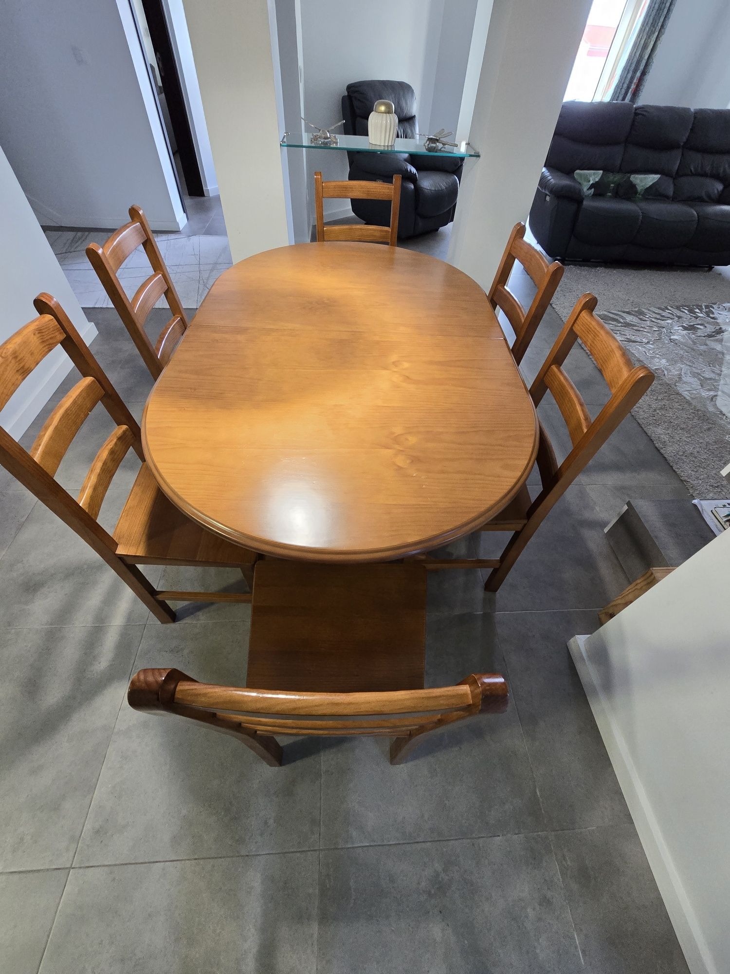Vendo Mesa com 6 cadeiras