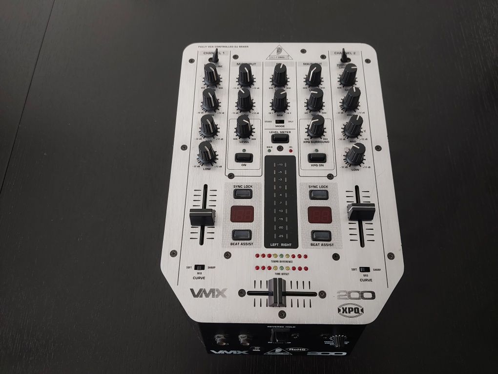 Behringer PRO VMX 200 Mixer