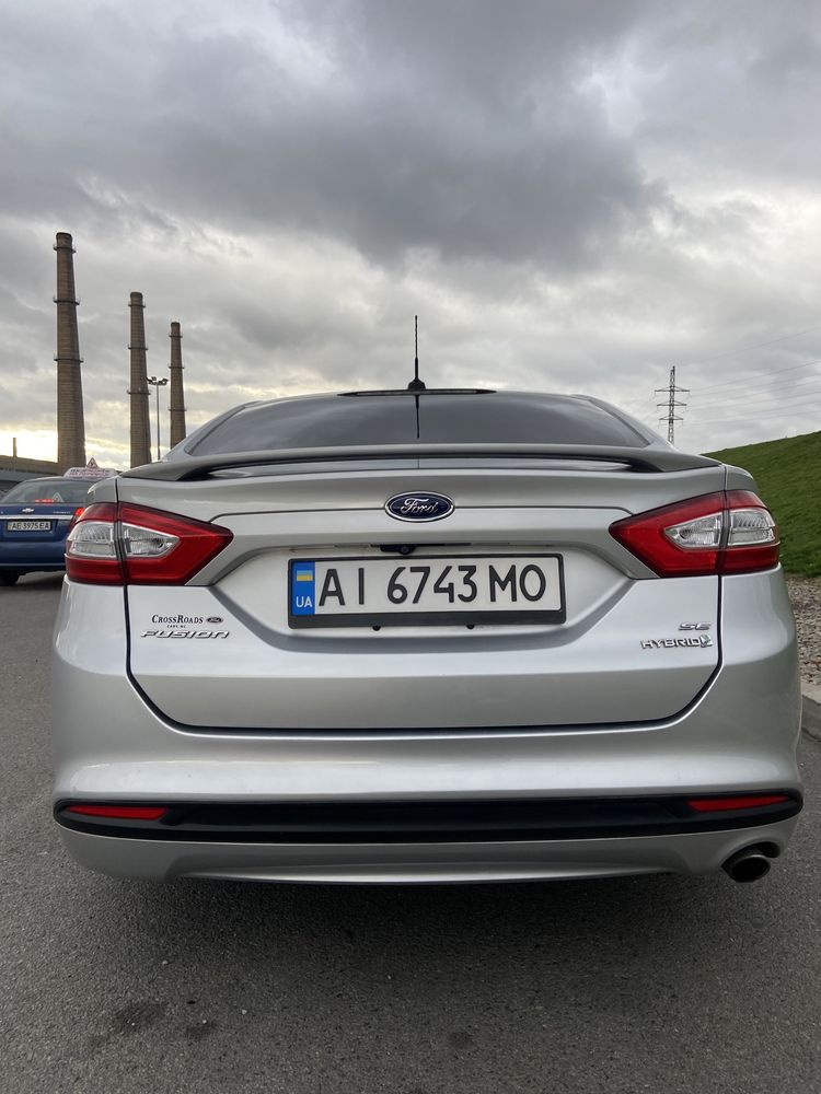 Ford fusion hybrid se