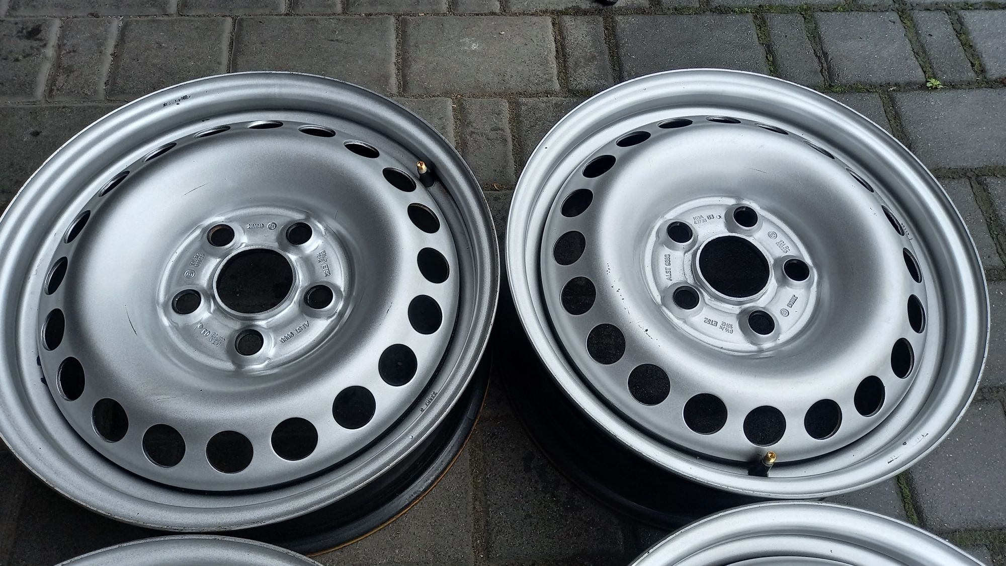 Oryginalne Felgi Stalowe Demo VW T5 T6 6.5J ET 51 16" 5x120 4 sztuki