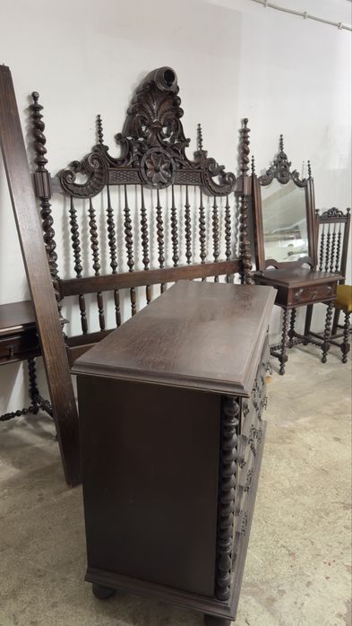 Quarto antigo completo