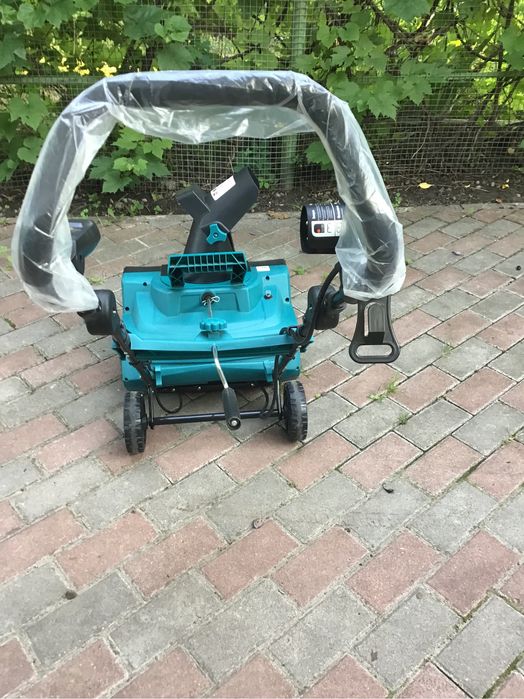 Продам снігоприбиральну машину Huyndai S 500