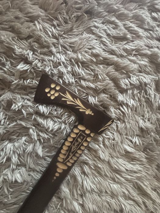 Unikatowa drewniana laska kolekcjonerska – ręcznie rzeźbiona