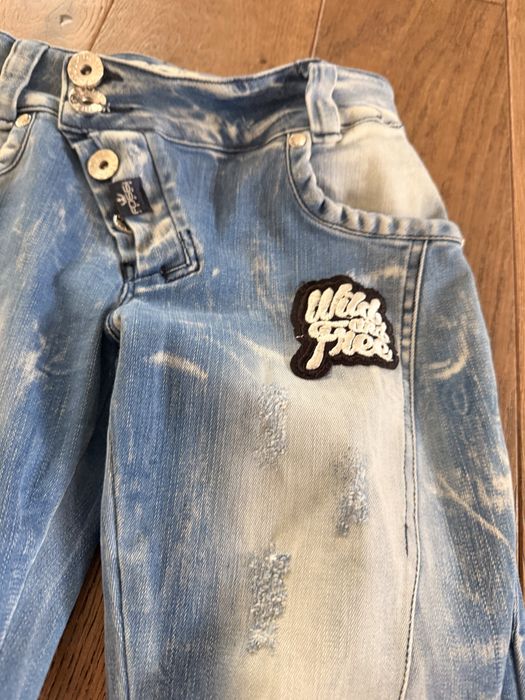 Jeansy Foggi czarne podbicia – streetwear z charakterem!