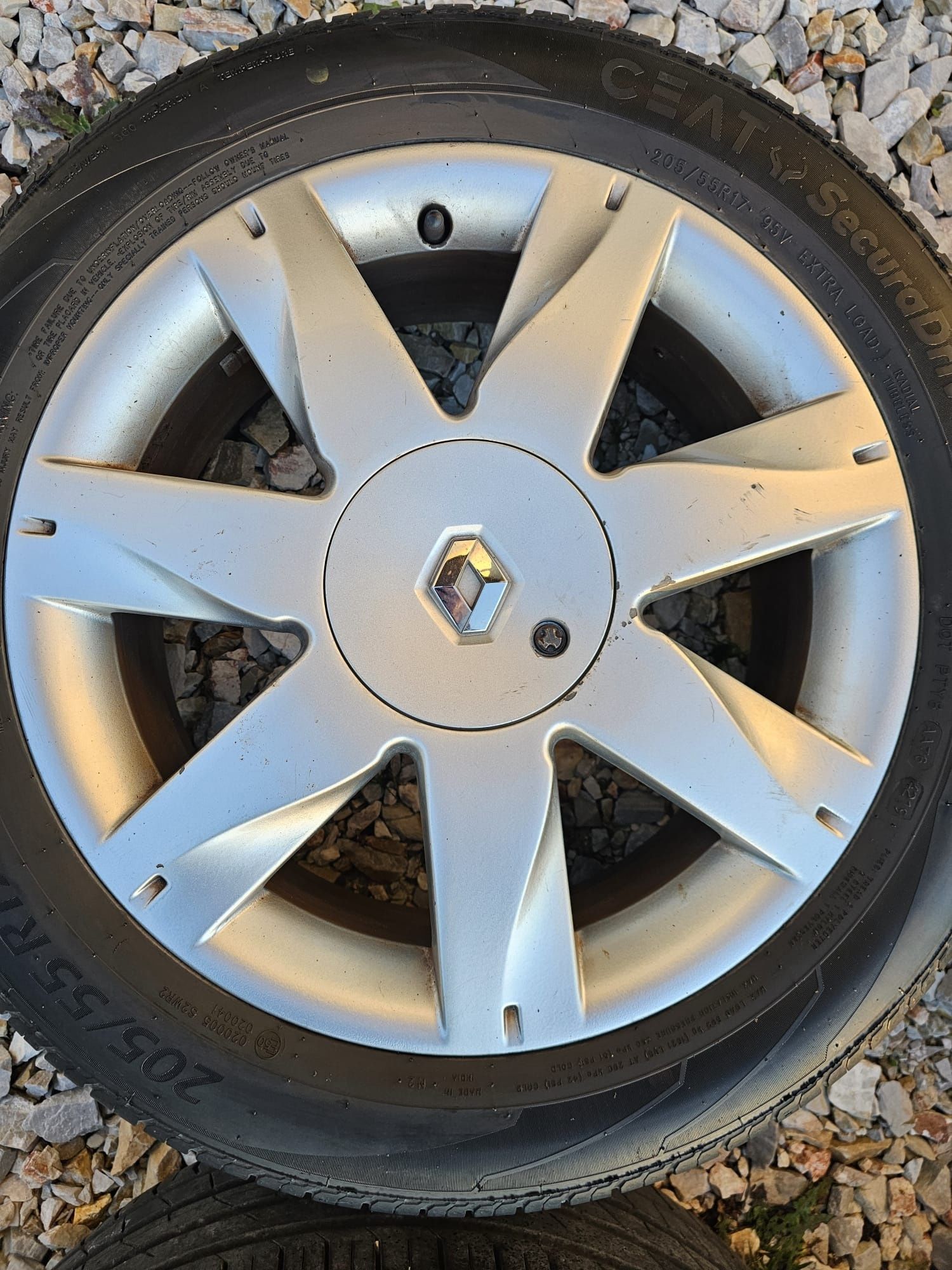 Felgi Renault aluminiowe 17 cali z oponami