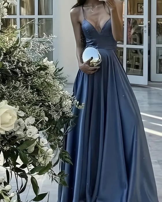 Sukienka wieczorowa niebieska z wiązaniami